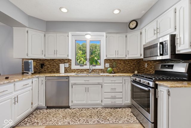 7172 W Anton Way, New Palestine, IN 46163