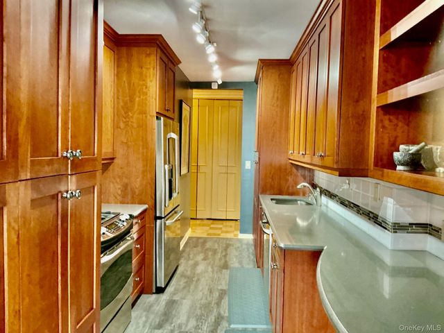 26910 Grand Central Parkway 28G, Floral Park, NY 11005