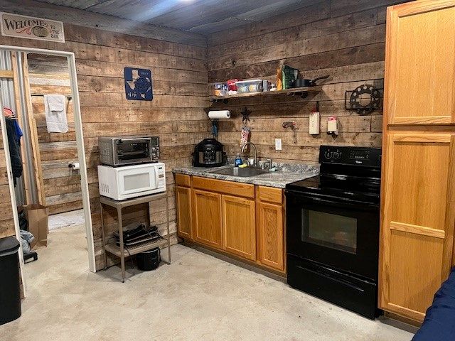 214 Hemphill Street, Hico, TX 76457