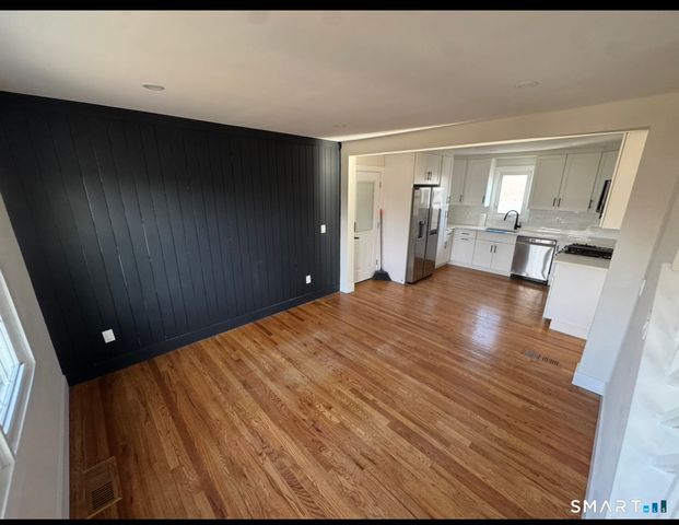 35 Knapps Highway, Fairfield, CT 06825