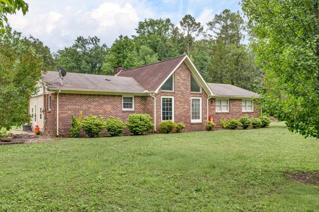 8 Sharpes Hollow Rd, Fayetteville, TN 37334