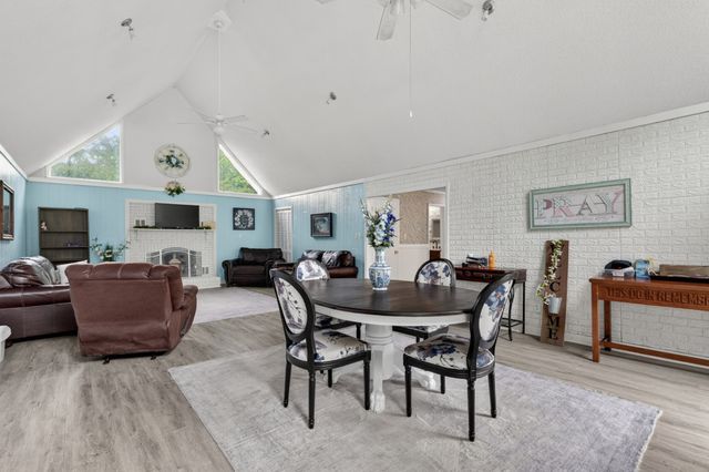 8 Sharpes Hollow Rd, Fayetteville, TN 37334