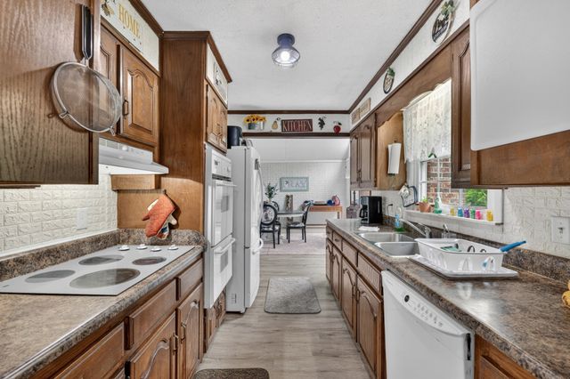 8 Sharpes Hollow Rd, Fayetteville, TN 37334