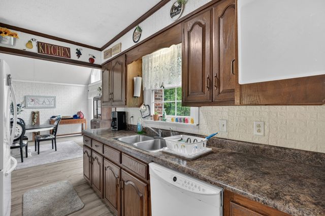 8 Sharpes Hollow Rd, Fayetteville, TN 37334