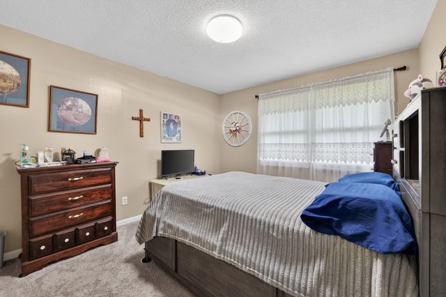 8 Sharpes Hollow Rd, Fayetteville, TN 37334