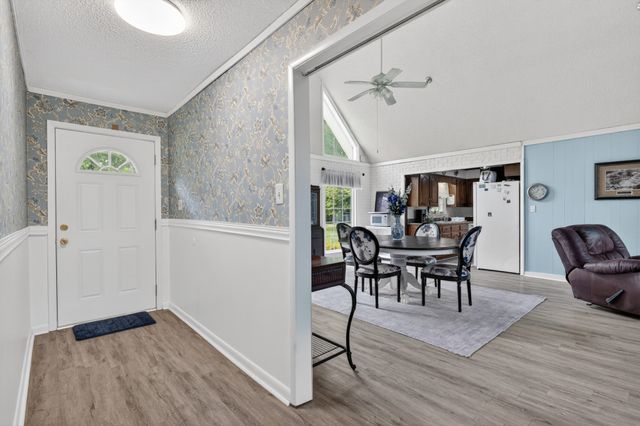 8 Sharpes Hollow Rd, Fayetteville, TN 37334