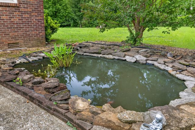 8 Sharpes Hollow Rd, Fayetteville, TN 37334