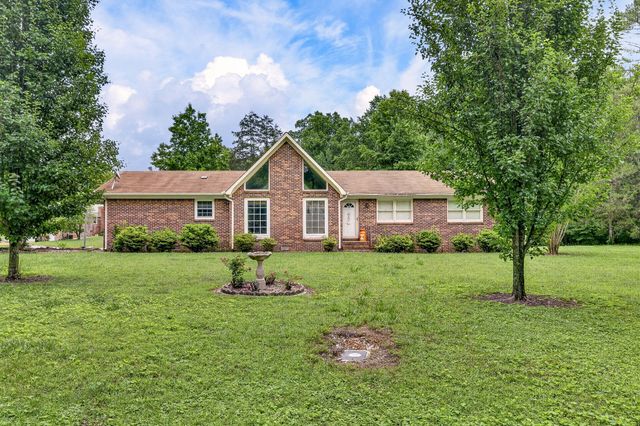 8 Sharpes Hollow Rd, Fayetteville, TN 37334