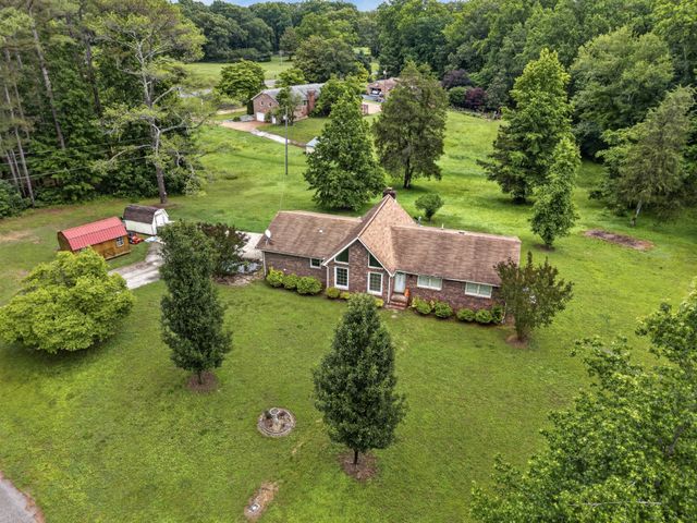 8 Sharpes Hollow Rd, Fayetteville, TN 37334