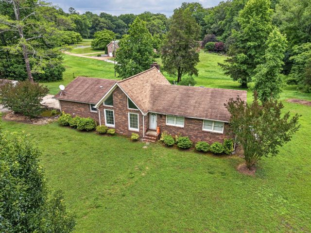 8 Sharpes Hollow Rd, Fayetteville, TN 37334
