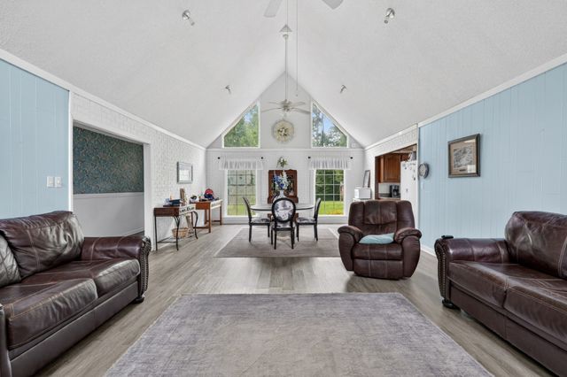 8 Sharpes Hollow Rd, Fayetteville, TN 37334