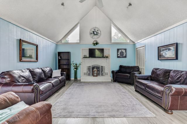 8 Sharpes Hollow Rd, Fayetteville, TN 37334