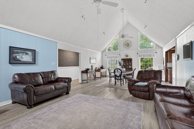 8 Sharpes Hollow Rd, Fayetteville, TN 37334
