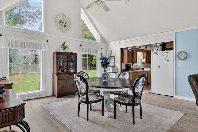 8 Sharpes Hollow Rd, Fayetteville, TN 37334