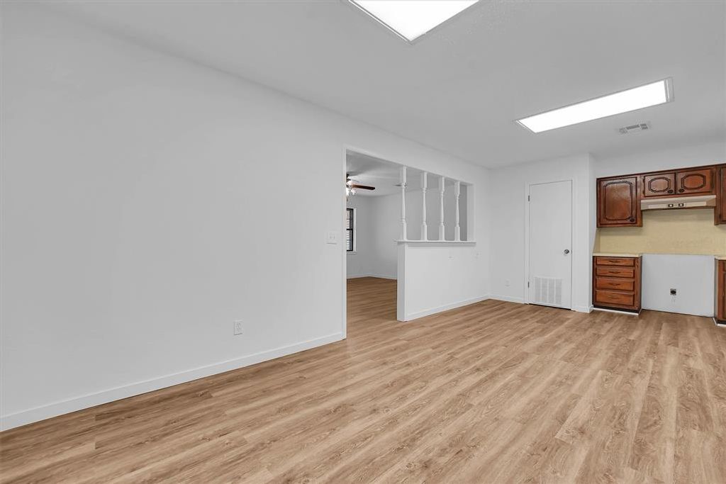 Image 13 of property listing at 412 E Washington Avenue, Sayre, OK 73662