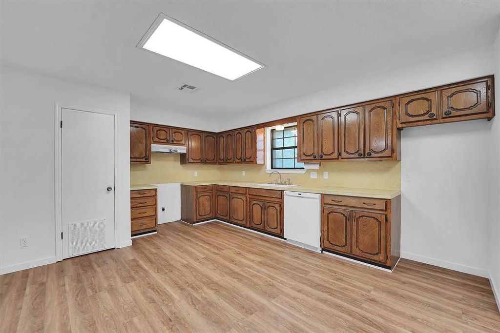 Image 14 of property listing at 412 E Washington Avenue, Sayre, OK 73662