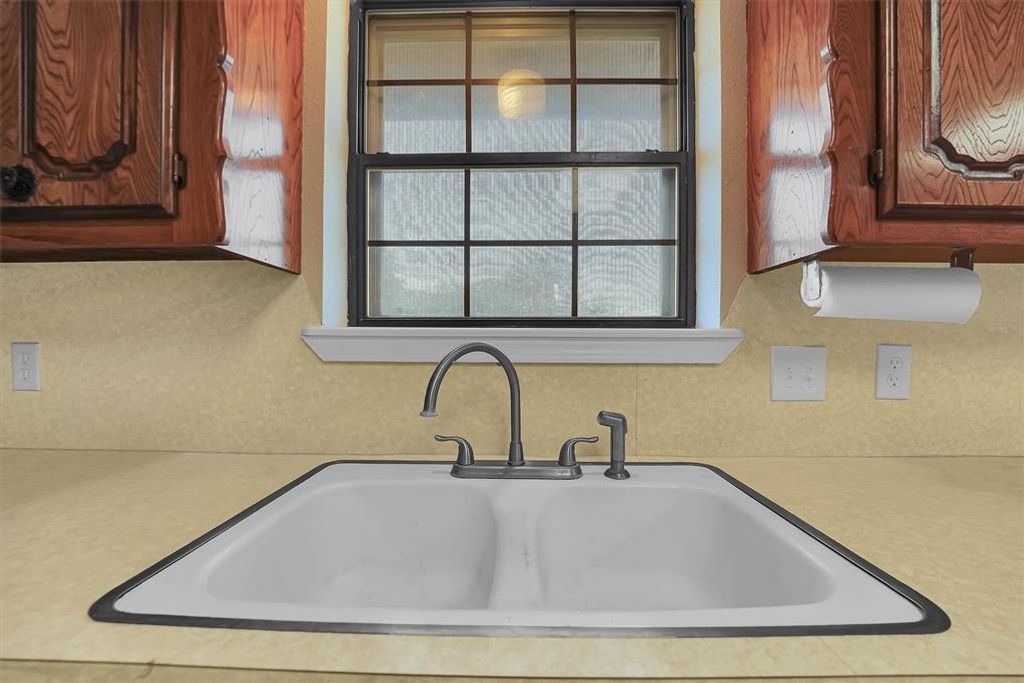 Image 17 of property listing at 412 E Washington Avenue, Sayre, OK 73662