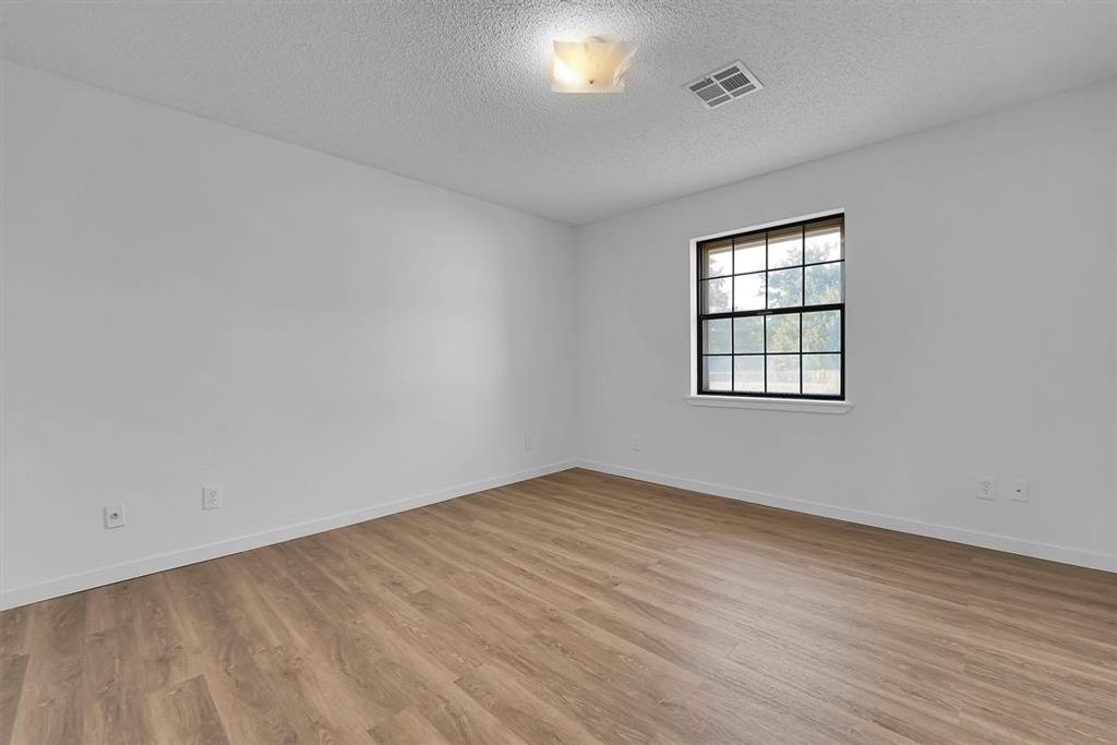 Image 23 of property listing at 412 E Washington Avenue, Sayre, OK 73662