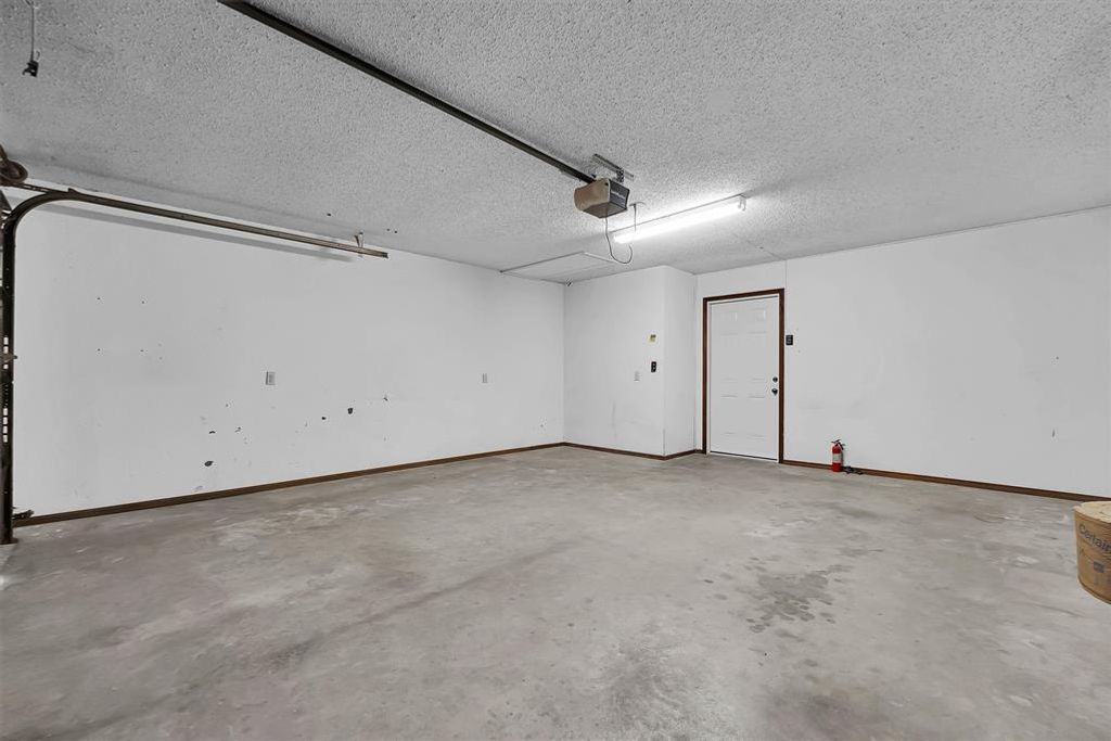 Image 29 of property listing at 412 E Washington Avenue, Sayre, OK 73662