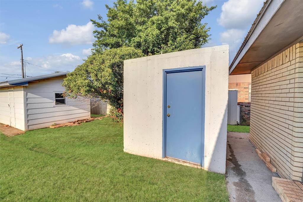 Image 30 of property listing at 412 E Washington Avenue, Sayre, OK 73662