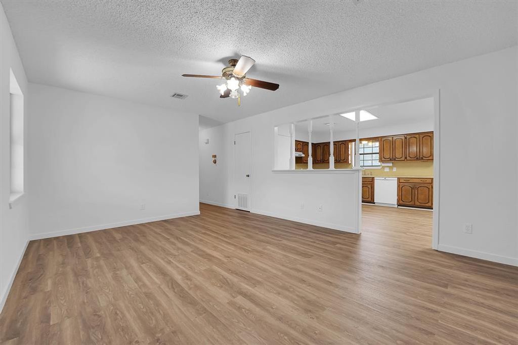 Image 9 of property listing at 412 E Washington Avenue, Sayre, OK 73662