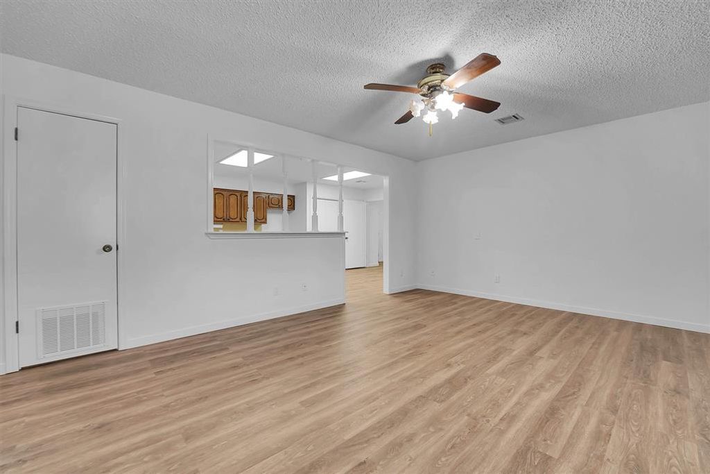 Image 10 of property listing at 412 E Washington Avenue, Sayre, OK 73662