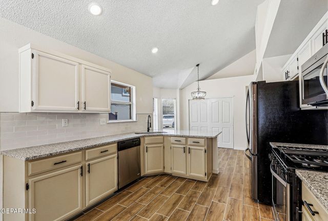375 BRILL Circle, Horizon City, TX 79928