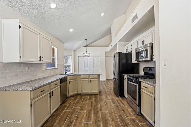 375 BRILL Circle, Horizon City, TX 79928
