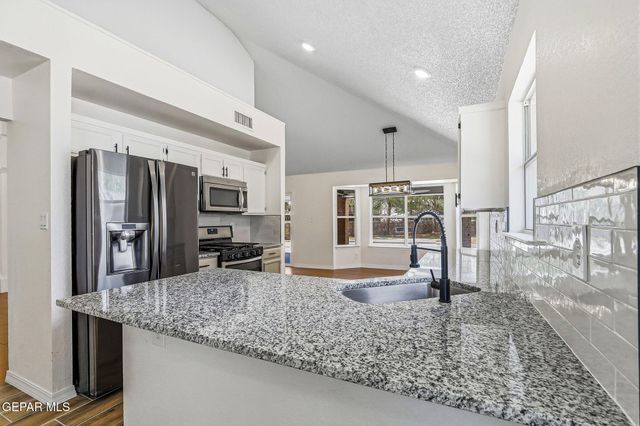375 BRILL Circle, Horizon City, TX 79928