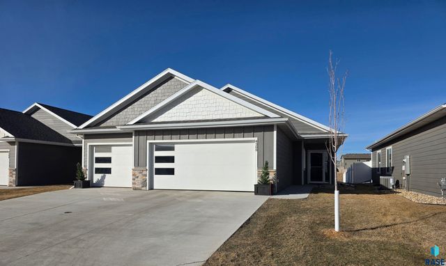 4308 E Leubecher Pl Place, Sioux Falls, SD 57108