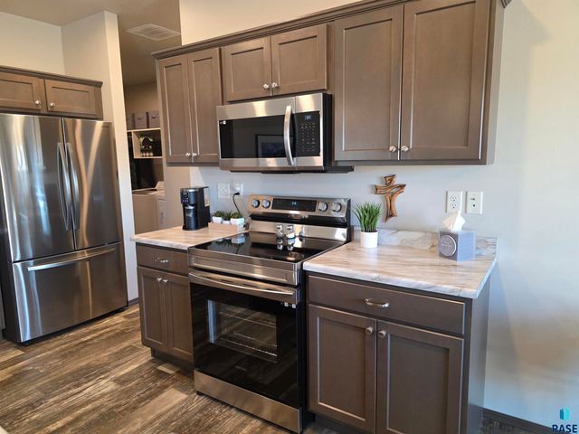 4308 E Leubecher Pl Place, Sioux Falls, SD 57108