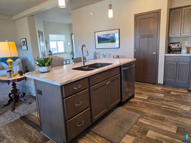 4308 E Leubecher Pl Place, Sioux Falls, SD 57108