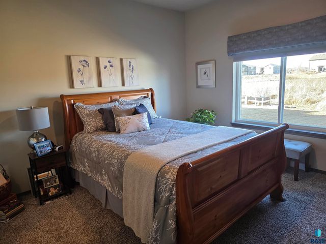 4308 E Leubecher Pl Place, Sioux Falls, SD 57108