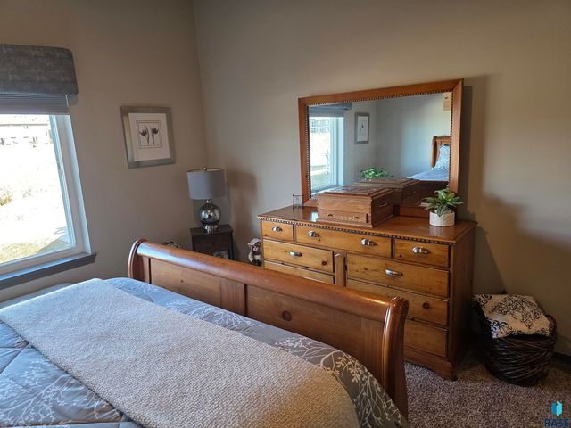 4308 E Leubecher Pl Place, Sioux Falls, SD 57108