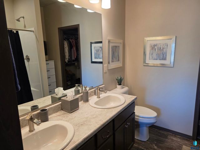 4308 E Leubecher Pl Place, Sioux Falls, SD 57108