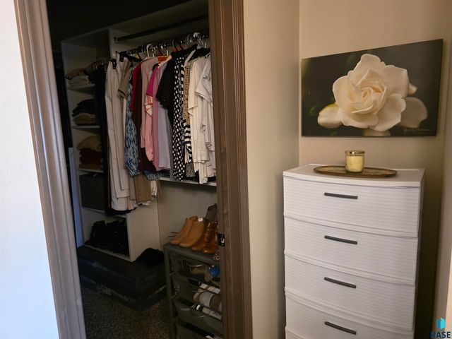 4308 E Leubecher Pl Place, Sioux Falls, SD 57108