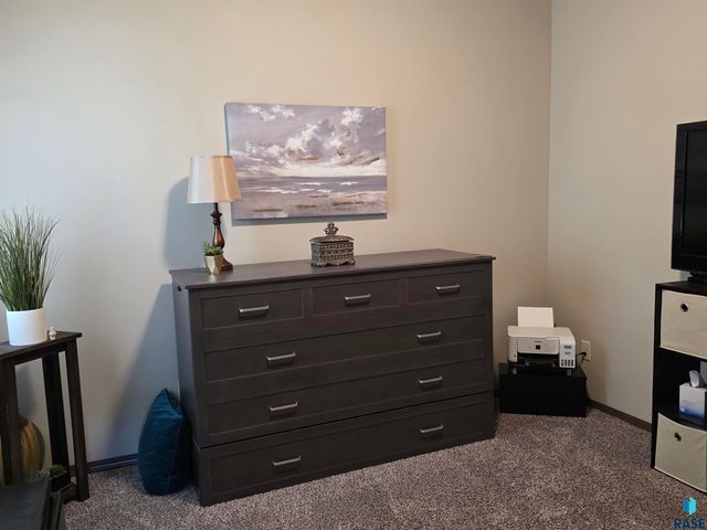 4308 E Leubecher Pl Place, Sioux Falls, SD 57108