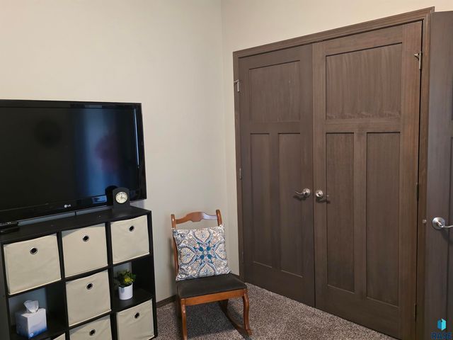 4308 E Leubecher Pl Place, Sioux Falls, SD 57108