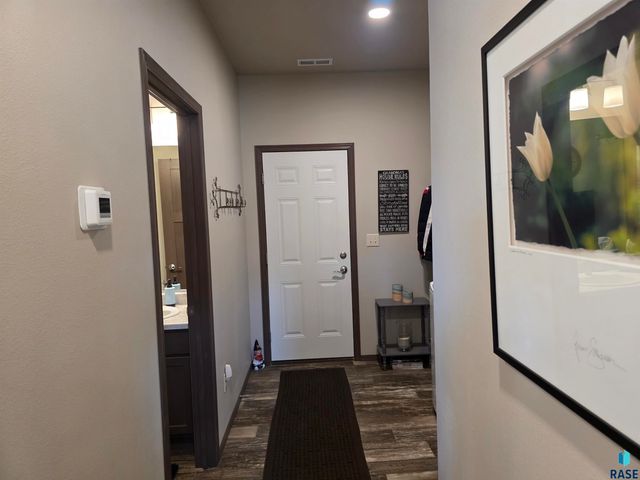 4308 E Leubecher Pl Place, Sioux Falls, SD 57108