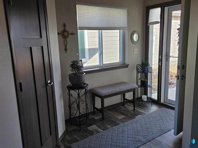 4308 E Leubecher Pl Place, Sioux Falls, SD 57108