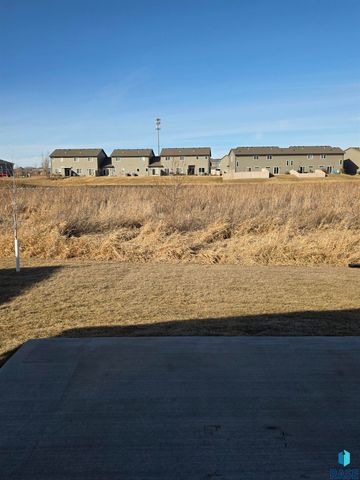 4308 E Leubecher Pl Place, Sioux Falls, SD 57108