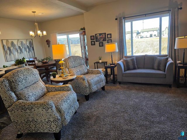 4308 E Leubecher Pl Place, Sioux Falls, SD 57108