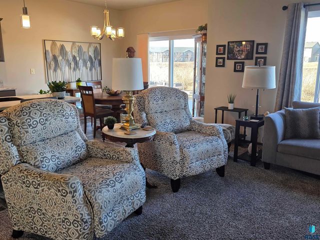 4308 E Leubecher Pl Place, Sioux Falls, SD 57108