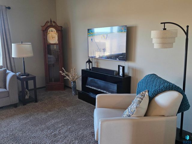 4308 E Leubecher Pl Place, Sioux Falls, SD 57108