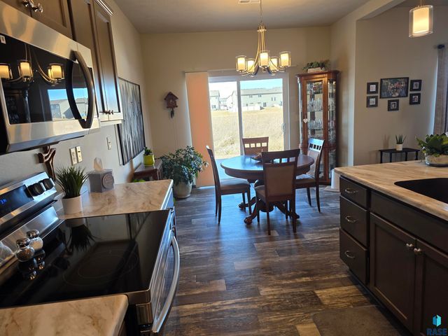 4308 E Leubecher Pl Place, Sioux Falls, SD 57108