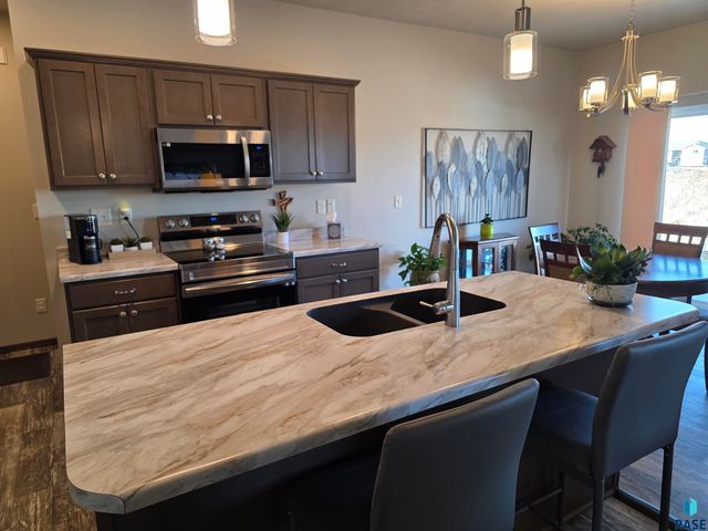 4308 E Leubecher Pl Place, Sioux Falls, SD 57108