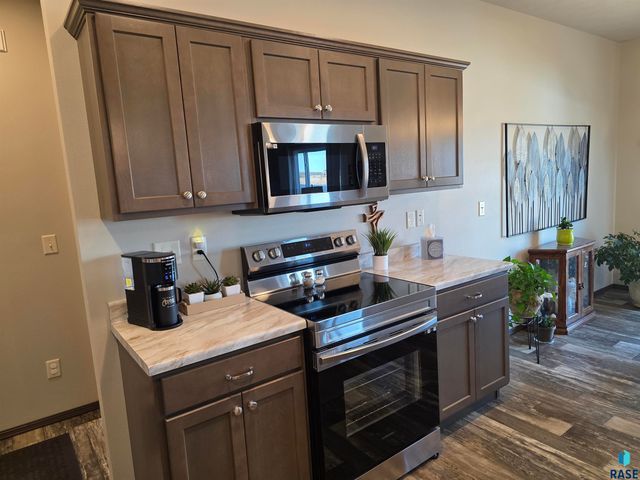 4308 E Leubecher Pl Place, Sioux Falls, SD 57108