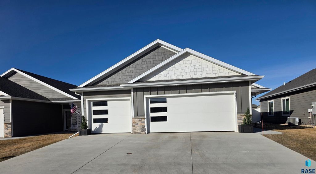 4308 E Leubecher Pl Place, Sioux Falls, SD 57108