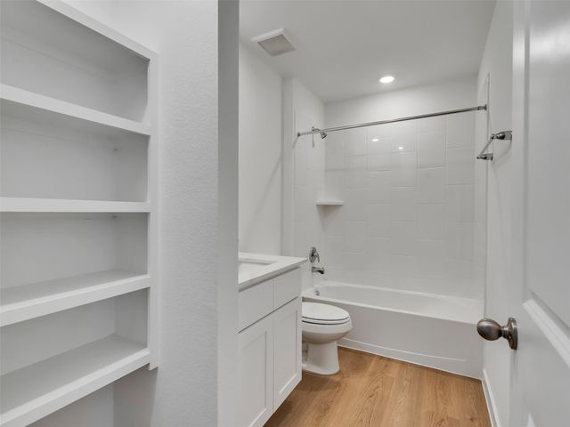 9011 Serene Haven Ln, Iowa Colony, TX 77583
