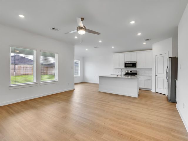9011 Serene Haven Ln, Iowa Colony, TX 77583